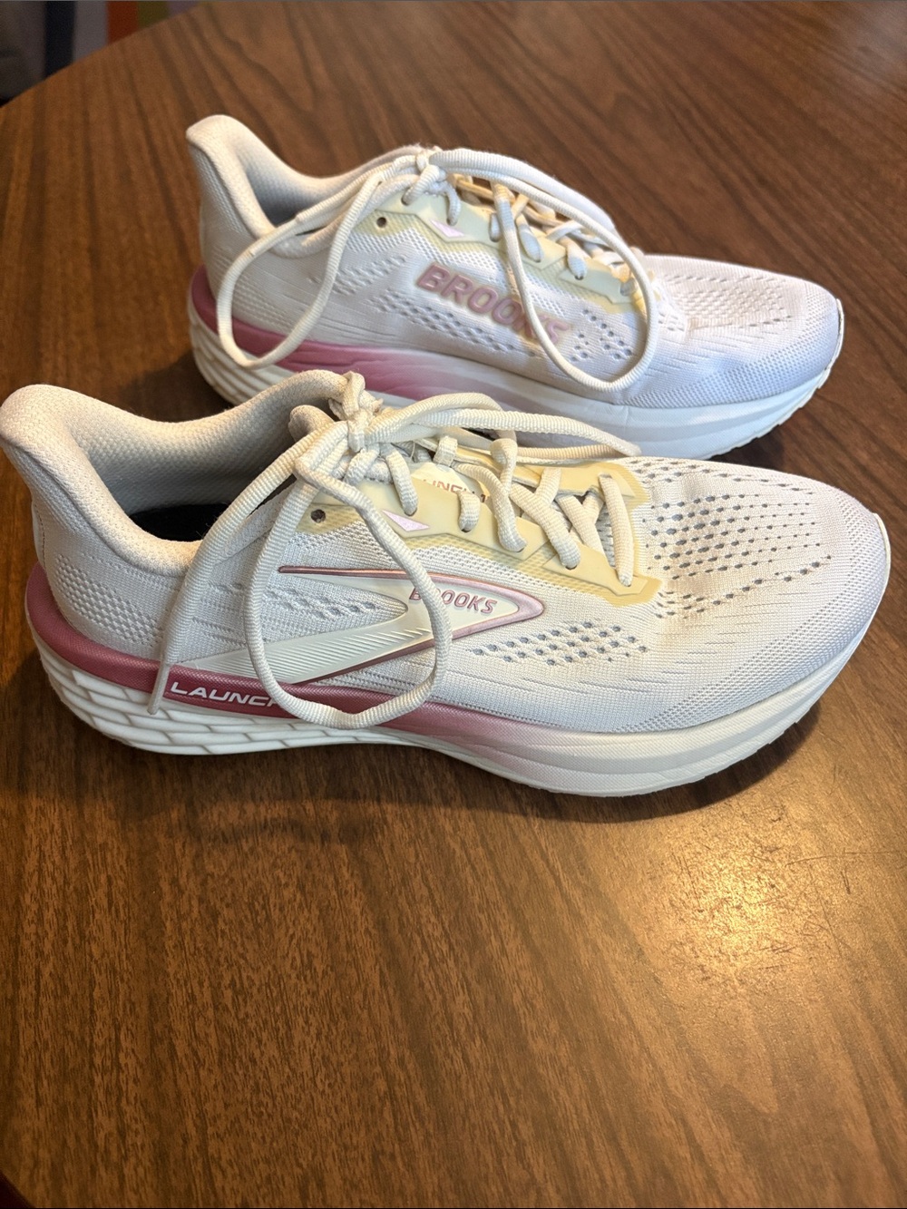 Brooks Size 7.5 Launch 12 Women's White and Pink Athletic Running Shoes